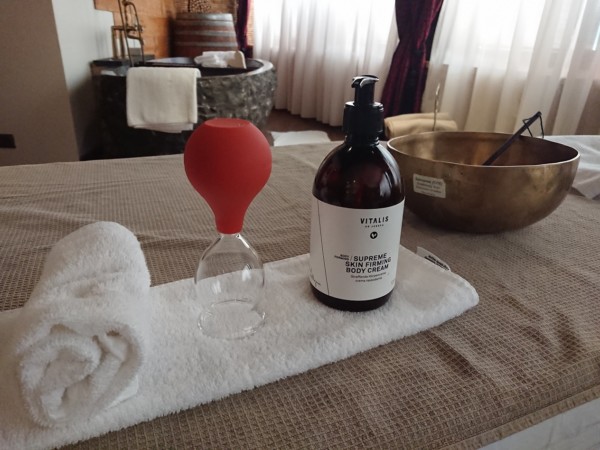 © Barbara Blunschi- Das Detox Bad YOUNIQUE und die Revitalizing Firming Abdomen Behandlung sind Teil des TCM-Programms.