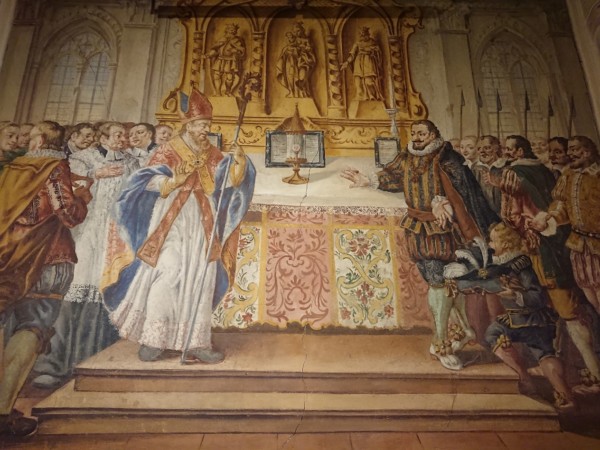 © Barbara Blunschi – Eines der zahlreichen Fresken im Hotel & Spa Klosterbräu, das an das Hostienwunder erinnert.