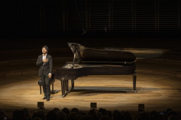 © Steinway & Sons – Steinway & Sons Paris Pianist Lang Lang präsentiert Black Diamond.