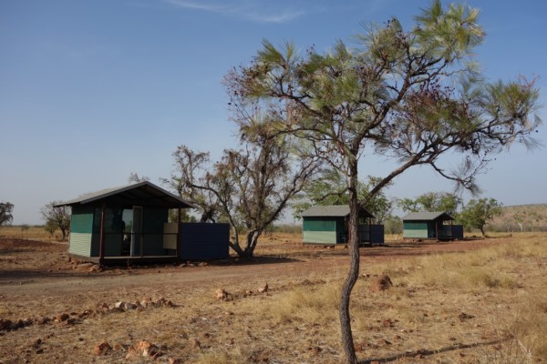 © Barbara Blunschi reisen-lifestyle.ch In typischen Busch-Hütten übernachten die Gäste in der Digger’s Rest Station.