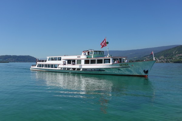 © Barbara Blunschi – Eine Schifffahrt auf dem Bielersee gehört zu den attraktivsten Ausflugsmöglichkeiten. Bahamas Martini
