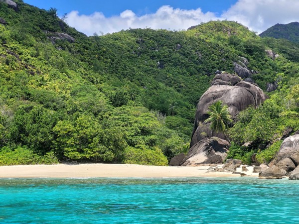 © Barbara Blunschi reisen-lifestyle.ch – Der Strand in der Bucht Baie Ternay ist nur mit dem Booet erreichbar.