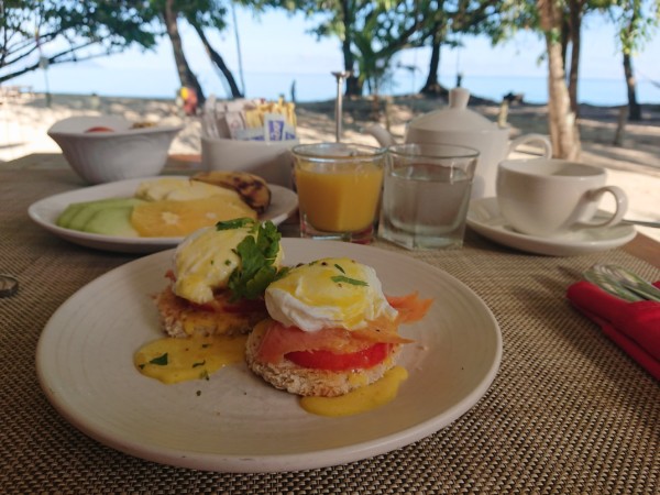 © Barbara Blunschi reisen-lifestyle.ch – Frühstück mit Aussicht im Hauptrestaurant Vasco’s im Hotel Story Seychelles.