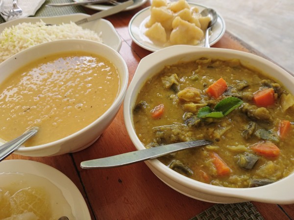 © Barbara Blunschi reisen-lifestyle.ch – Wer typische Hausmannskost geniessen möchten ist im Restaurant vom Jardin du Roi auf Mahé bestens aufgehoben.