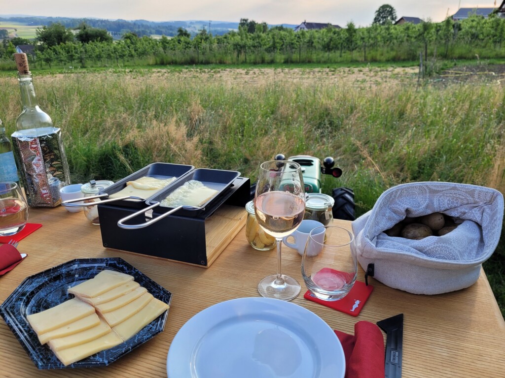 © Barbara Blunschi www.reisen-lifestyle.ch Schlemmen unterm freien Himmel auf dem Einachser im Thurgau.